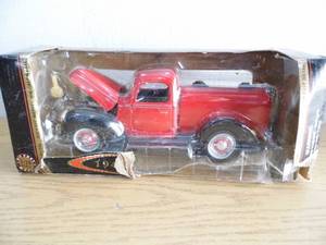 lot 27 image: 1940 Ford