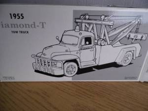 lot 37 image: Ertl 1955 Diamond T Tow Truck