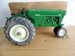 lot 40 image: Oliver Tractor 77J