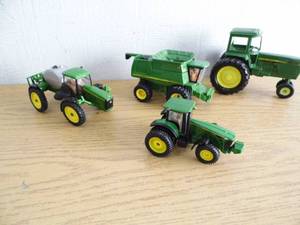 lot 41 image: Lot of 4 John Deere Trractors