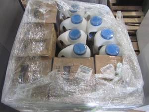 lot 206 image: Entire Pallet - Morton Professionals Choice Pool Salt Jugs - 20 lbs Each F134670000G