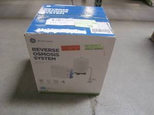 lot 817 image: GE Under Sink Reverse Osmosis Water Filtration System GXRQ18NBN