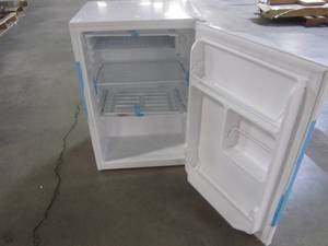 lot 241 image: Arctic Fresh 2.7-cu ft Freestanding Mini Fridge (White) AFH27ARFW