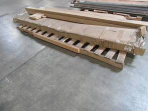 lot 118 image: MIXED WHOLESALE PALLET OF MISCELLANEOUS VINYL VERTICAL BLINDS IN WHITE (DIFFERENT LENGTHS MAINLY WHITE).