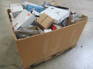 lot 333 image: WHOLESALE MIXED PALLET OF MISCELLANEOUS PLUMBING FITTINGS, COUPLERS, FAUCETS, BATH SPOUTS AND MORE