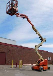 lot 2 image: 2005 JLG E400AJP Boom Man Lift