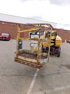 lot 18 image: 1999 Grove AMZ46NE Boom Lift