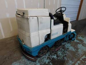 lot 11 image: Tennant 510E SweeperScrubber