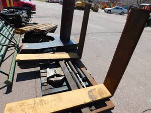 lot 33 image: Class III Side Shifting Fork Positioner Attachment