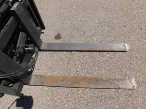 lot 24 image: Class II Side Shift Plate with Load Back Rest and 38 Forks