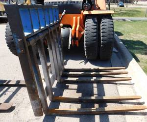 lot 28 image: Carriage with Block Forks #2