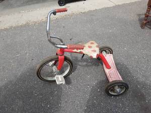lot 40 image: Strawberry Short Cake Tricycle