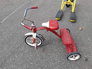 lot 42 image: Radio Flyer Tricycle