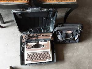 lot 53 image: Typewriter & Tool Bag