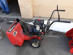 lot 27 image: Murray 8 Hp Tecumseh Snow King Snow Blower With Electric Starts. Runs Great-Starts 1st Pull.