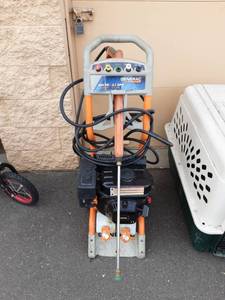 lot 1 image: Generac Gas Power Washer 3000 PSI, 2.7 GPM Works Very Good