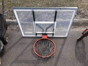 lot 10 image: Lifetime Basket Ball Back Board & Hoop With Net