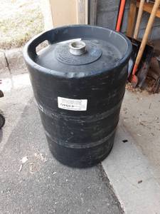 lot 13 image: 16 Gallon Beer Keg