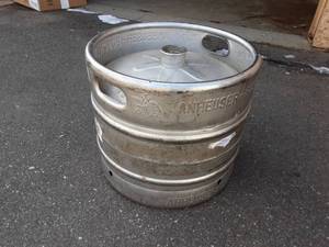 lot 19 image: 8 Gallon Beer Keg