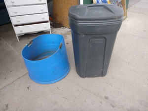 Rubbermaid 39 Gallon Trash Can