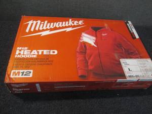 lot 21 image: Milwaukee Mens Large M12 12-Volt L...