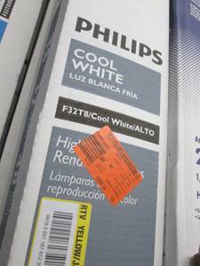 lot 101 image: Philips 32-Watt 4 ft. Cool White Li...