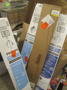 lot 102 image: Lot of 4 pks Assorted T8 Bulbs...