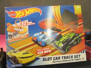 lot 145 image: Hot Wheels Slot Car Track Set...