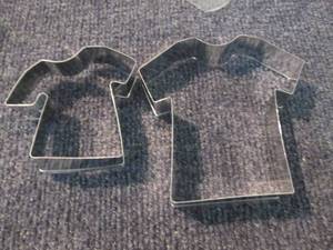 lot 212 image: Ann Clark Cookie Cutters-  Shirt & ...