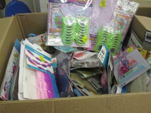 lot 214 image: Box of Party Supplies & Misc Items...