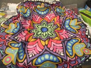 lot 282 image: 5 - 32 inch Cushion Covers, Wall Ha...
