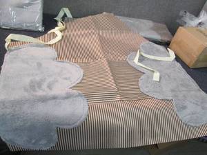 lot 386 image: 3 Bib Aprons with Pockets...