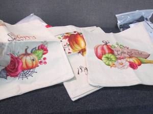 lot 393 image: 2 Sets of 4 18x18 Thanksgiving Pill...