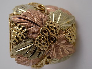 10K Black Hills Gold Ring