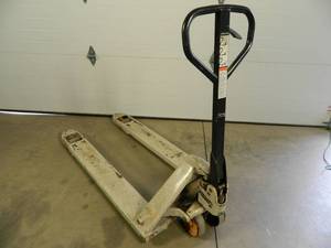 Crown PTH 5000 lb Pallet Jack