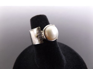 .925 Sterling Silver Pearl Gold Shouldered Ring Size 6