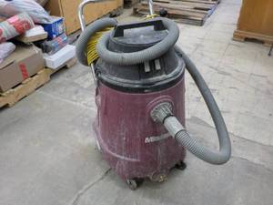 Minuteman WetDry Vac powers on...