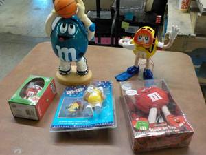 M & M Basketball Dispenser, Xmas Or...