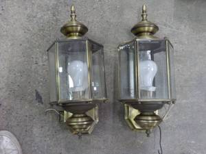 2 Outdoor Lights...