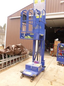 Ballymore hydraulic manlift. Needs 12 volt battery. Hydraulic pump Tested & works. Will require wiring to be rehooked up. As shown.