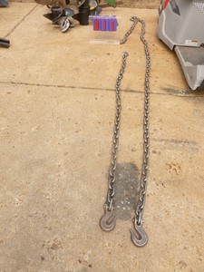 516 Log chain. Approximately 16 to 18 total. Nearly new. As shown.