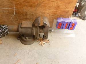 5 Swivel tilt 2 jaw bench vise. Used condition & has been rewelded. Wont close all the way As shown.
