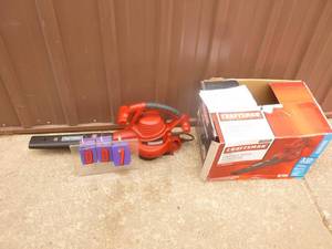 Craftsman 110 volt blower vacuum. Variable speed. Nearly new. Tested & works. As shown.