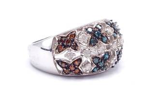 lot 17 image: Fantastic White, Blue, and Chocolate Diamond Estate Ring in 14k White Gold - $3100