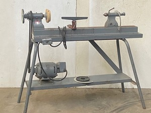lot 7 image: Delta Horizontal Wood-Turning Lathe Station