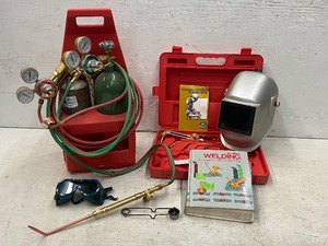 lot 14 image: Oxi-Acetylene Welding & Cutting Torch Set