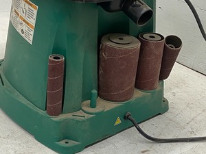 lot 16 image: Grizzly G0739 Commercial Bench-Top Spindle Sander