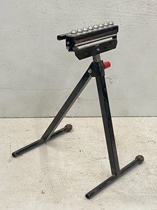 lot 17 image: Adjustable Telescoping Roller Guide  Stand