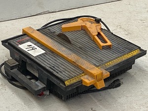 lot 19 image: Plasplug Wet Tile Saw
