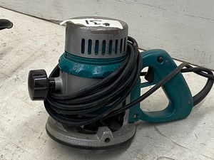 lot 31 image: Makita 3601B Handheld Router